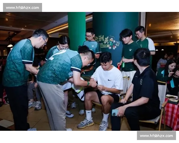 浙江队影院观赛收官：鲍盛鑫与球迷的 “家人时刻”